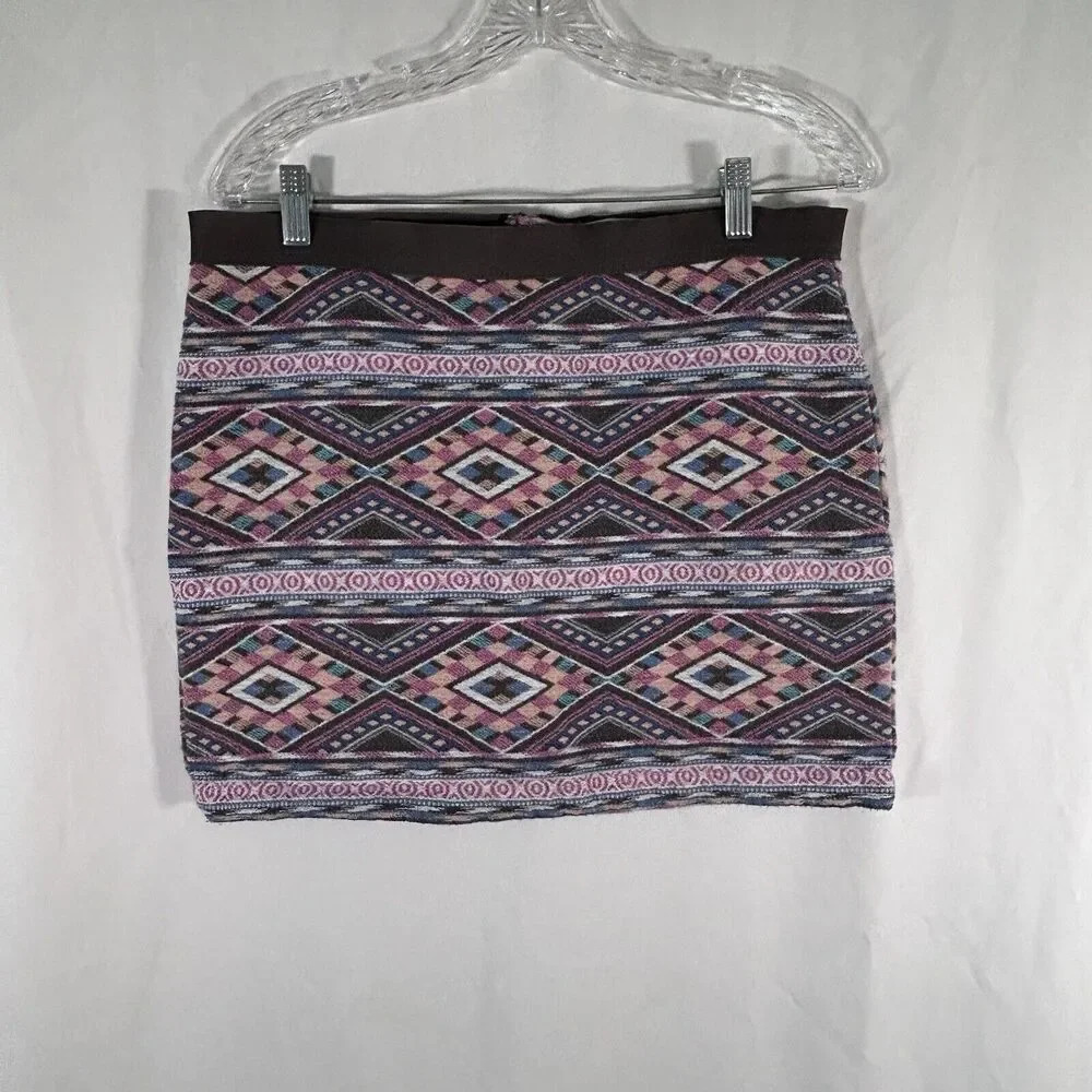 American Eagle Skirt Women's 8 Grey Pink Aztec Pattern Zip Elastic Waist